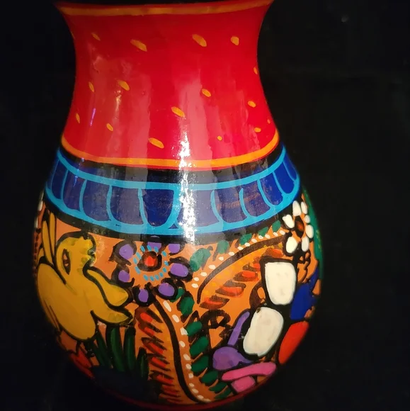 Folk Art Handpainted Southwest Pottery Vase. - Picture 2 of 4